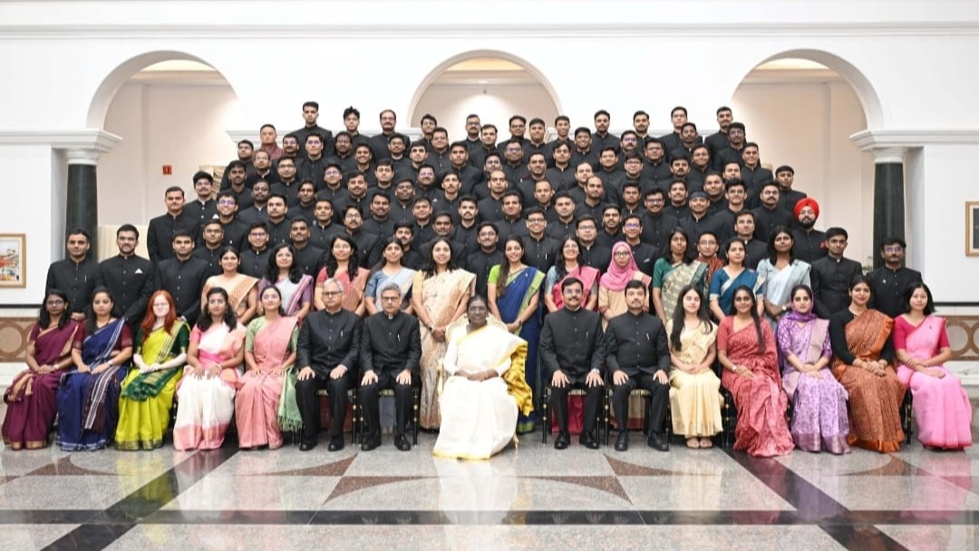 PES University Alumnus Shashikumar S. L. Meets the Hon'ble President of India