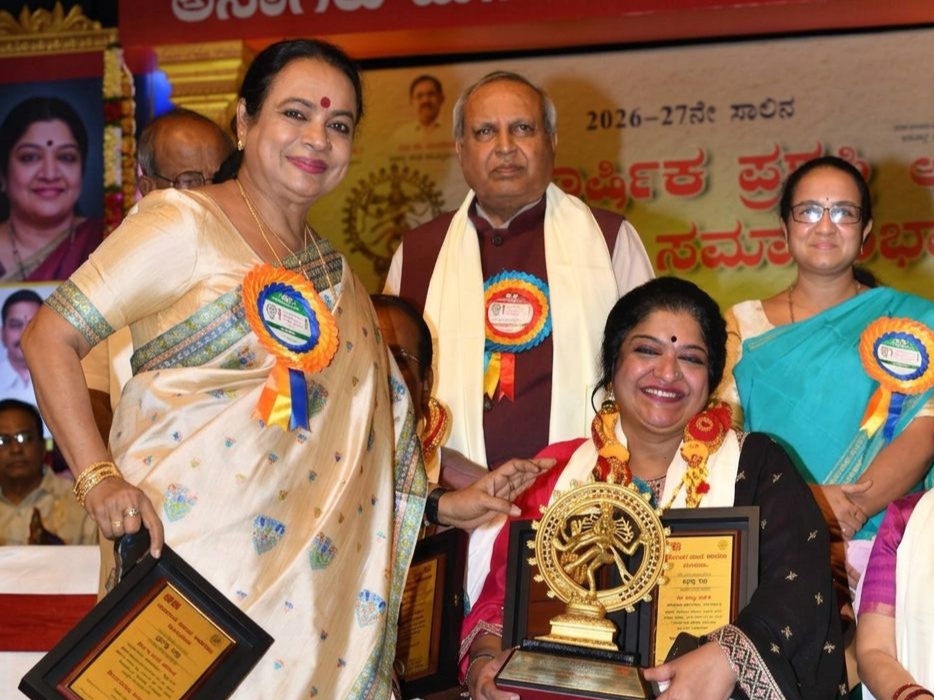 PES University Professor Honoured with Karnataka Nataka Academy Award